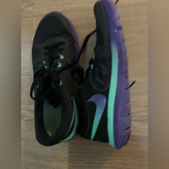 Nike running shoes - Picture 1 of 3